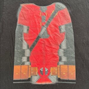 Zuni DEADPOOL Black and Red Graphic Men's T-Shirt. S. ptp 18” length 27”